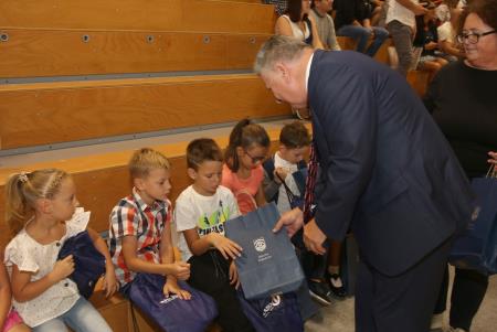 PRVI ŠOLSKI DAN SPREJEM PRVOOLČKOV RAKEK 12 FOTO LJUBO VUKELIČ